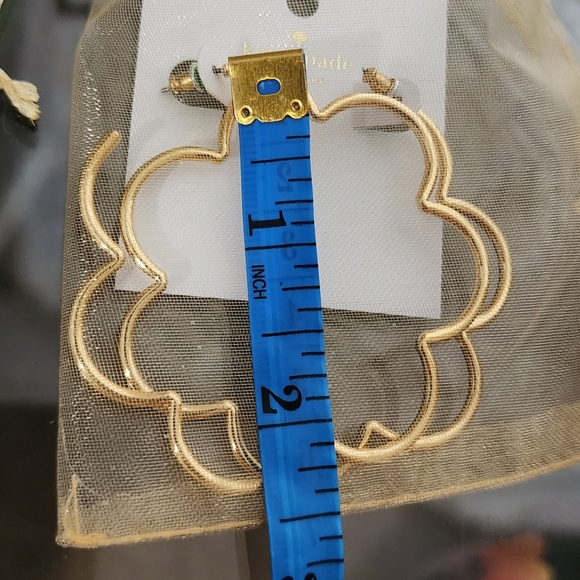 Kate Spade NWT Scrunched Scallop hoop earrings - Picture 5 of 5